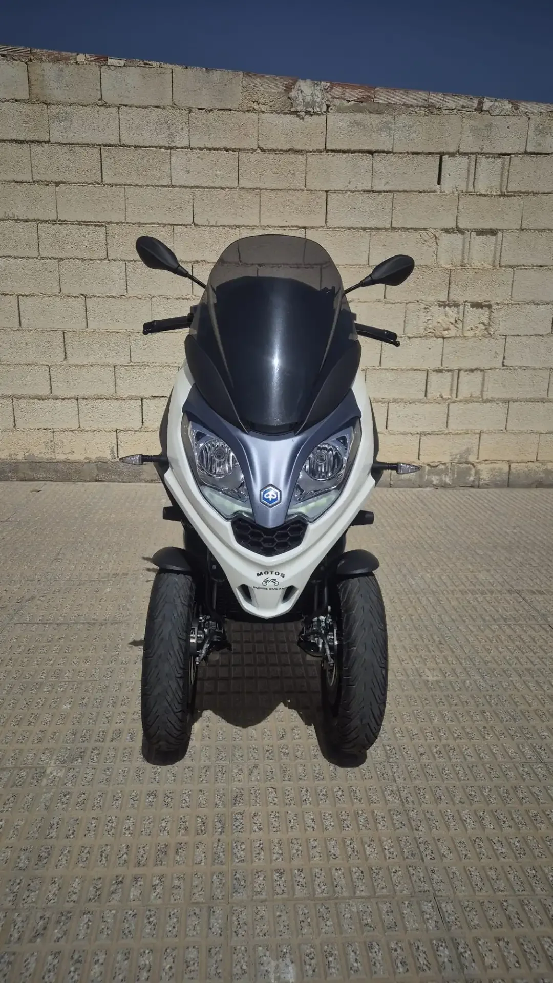 Piaggio MP3 300 4400 € 2023 Alicante - 1