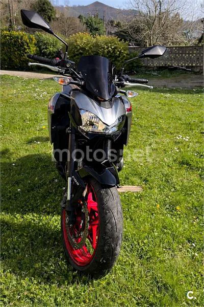 Kawasaki Z900 - Vista 1