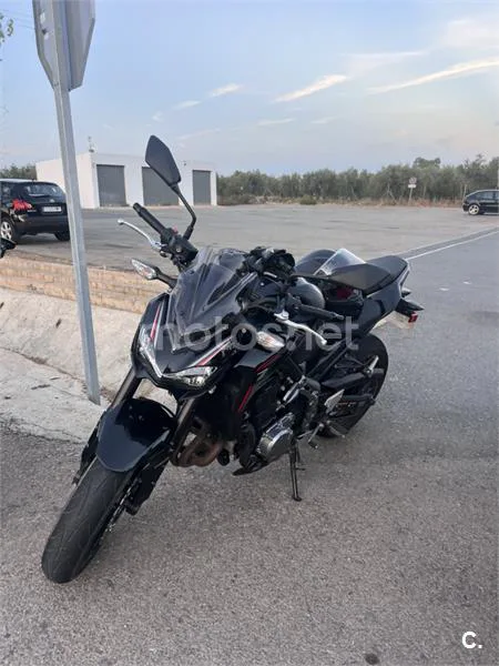 Kawasaki Z900 - Vista 1