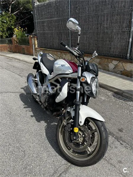 Suzuki Gladius 650 2700 € 2010 Barcelona - 1
