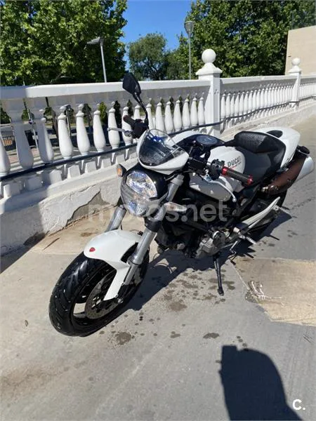 Ducati Monster 696 - Vista 1