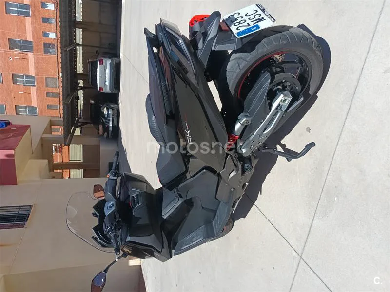 Kymco AK 550 - Vista 1