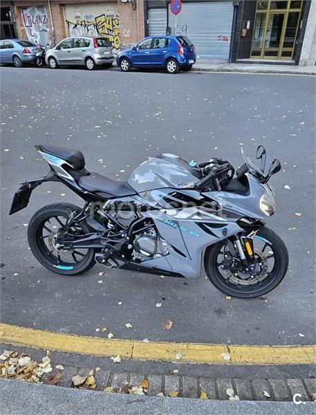 CFMOTO 300SR 3250 € 2023 Bizkaia - 1