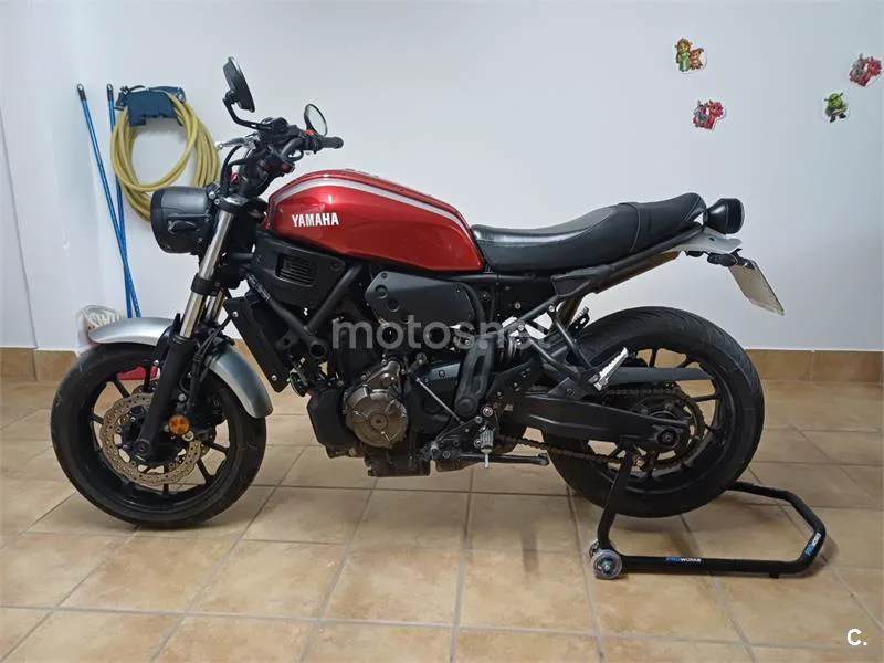 Yamaha XSR700 - Vista 1