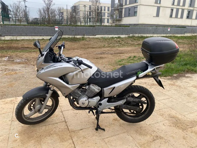 Honda XL125V Varadero 2500 € 2008 Girona - 1