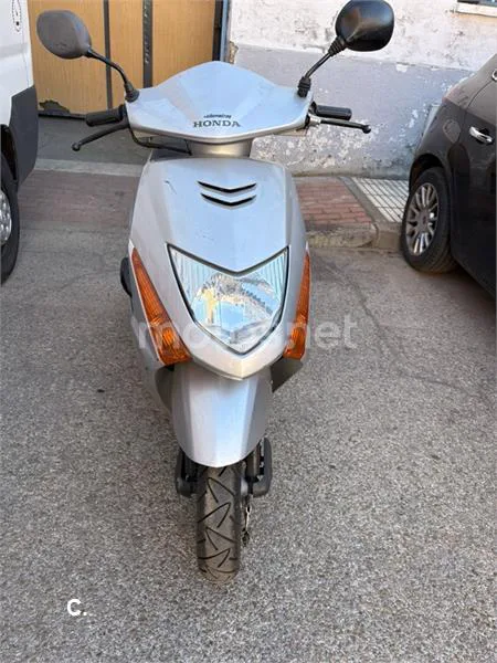 Honda Lead 100 - Vista 1
