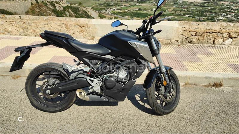 Honda CB125R - Vista 1