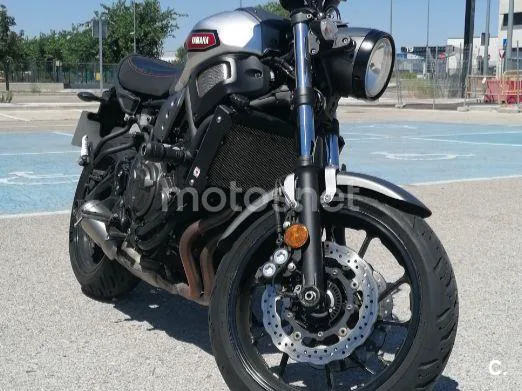 Yamaha XSR700 - Vista 1