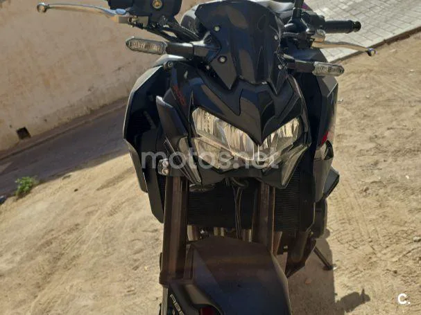 Kawasaki Z900 - Vista 1