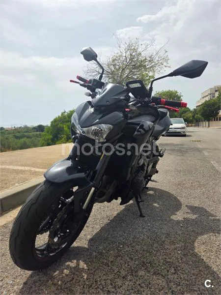 Kawasaki Z900 - Vista 1