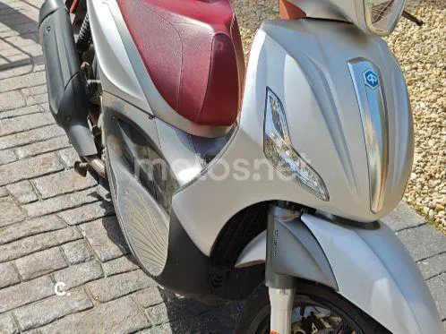 Piaggio Beverly Sport Touring 350 3300 € 2016 Barcelona - 1