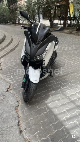 Yamaha XMAX 400 - Vista 1