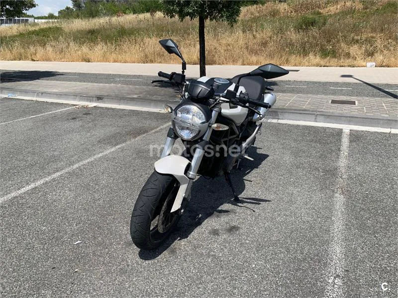 Ducati Monster 696 - Vista 1