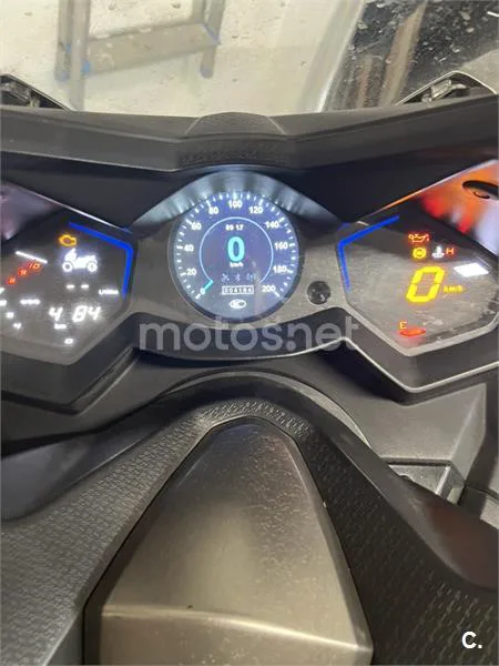 Kymco AK 550 - Vista 1