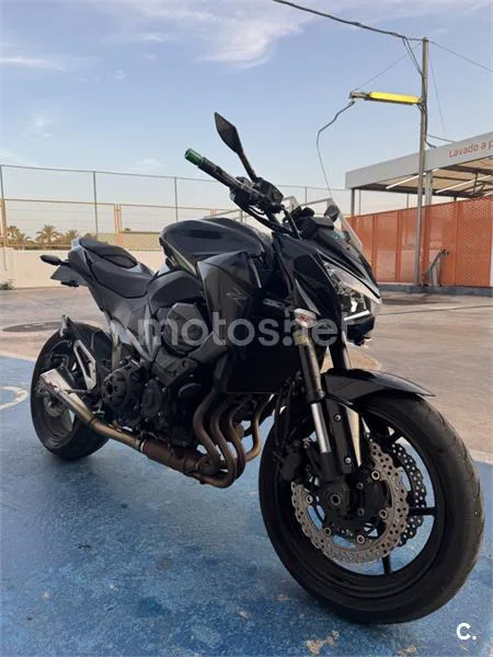 Kawasaki Z800 - Vista 1