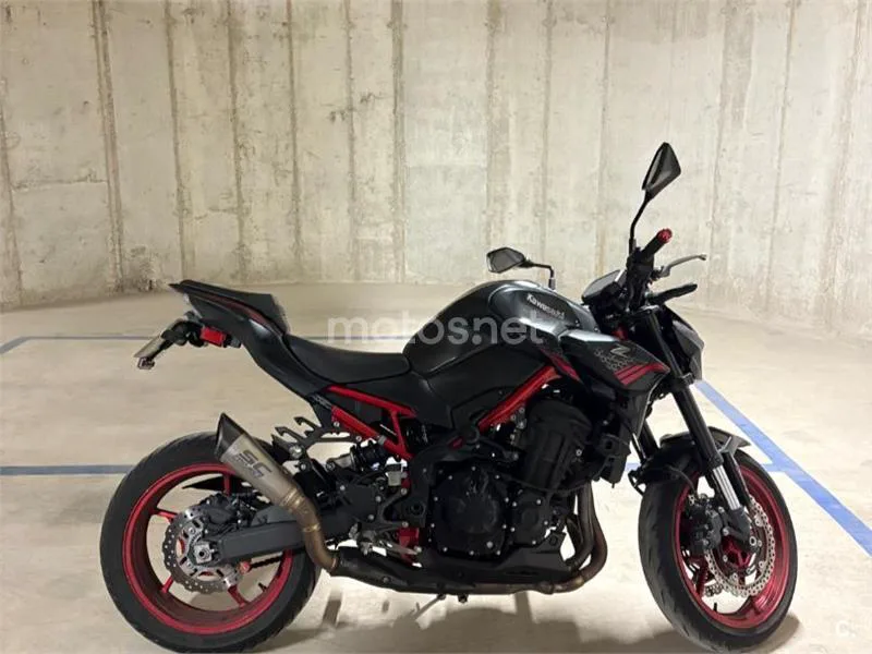 Kawasaki Z900 - Vista 1