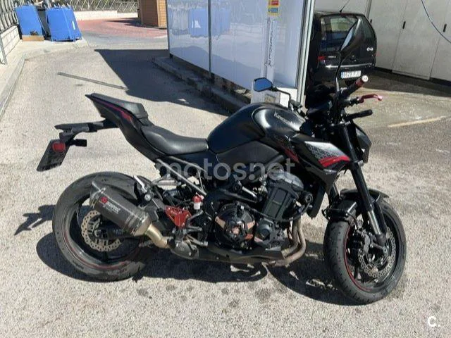 Kawasaki Z900 - Vista 1