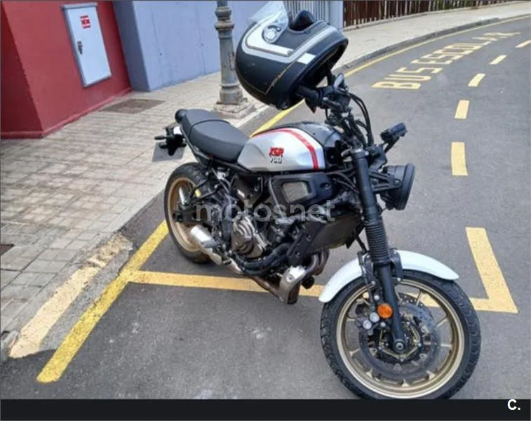 Yamaha XSR700 - Vista 1