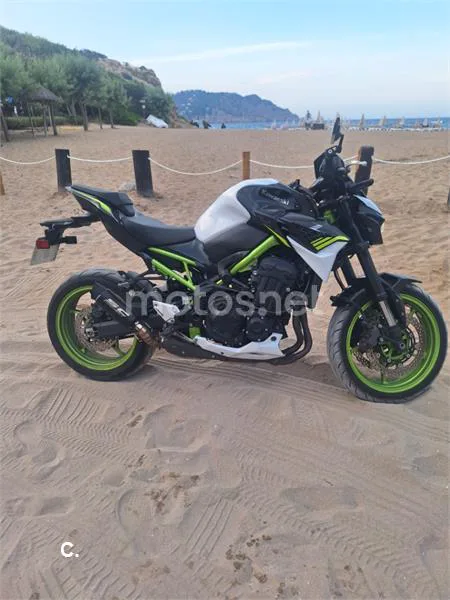 Kawasaki Z900 - Vista 1