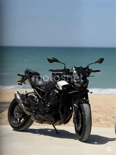 Kawasaki Z900 - Vista 1