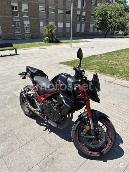 Honda CB750 Hornet - Vista 1