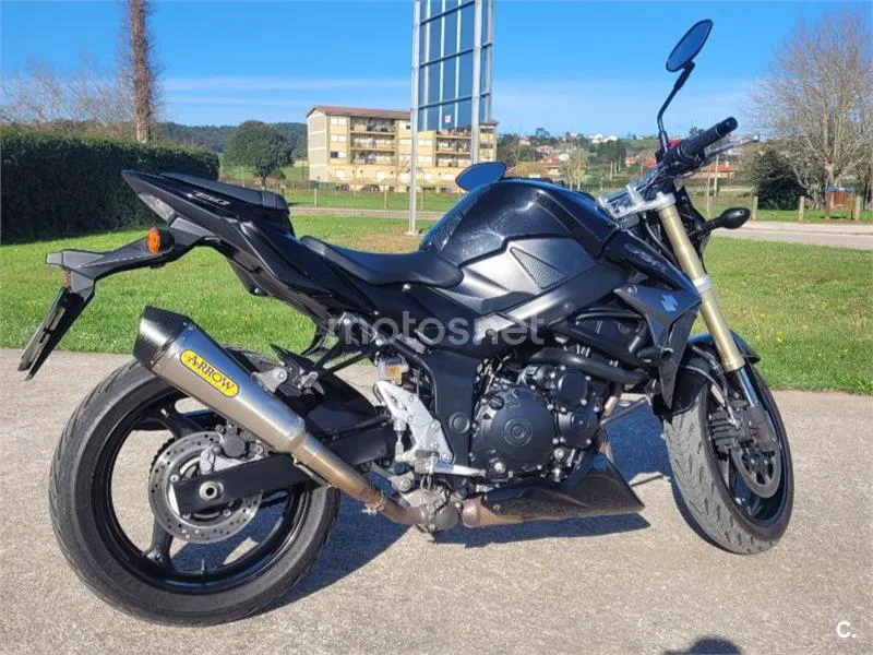 Suzuki GSR750 - Vista 1
