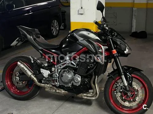 Kawasaki Z900 - Vista 1