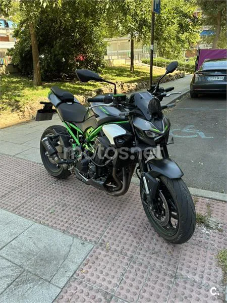 Kawasaki Z900 - Vista 1