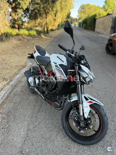 Kawasaki Z900 - Vista 1