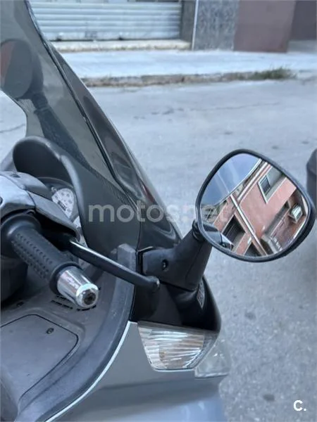 Piaggio X8 200 - Vista 1