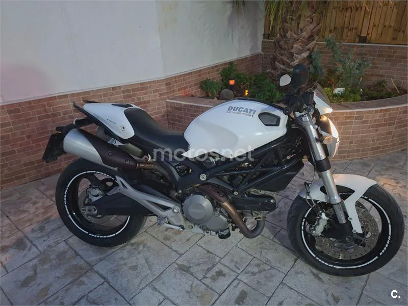Ducati Monster 696 - Vista 1