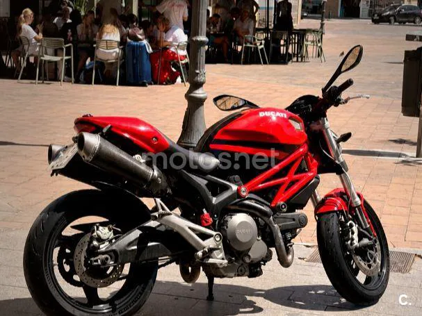 Ducati Monster 696 - Vista 1