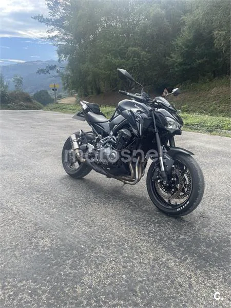 Kawasaki Z900 - Vista 1