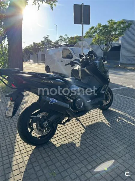 Yamaha TMAX - Vista 1