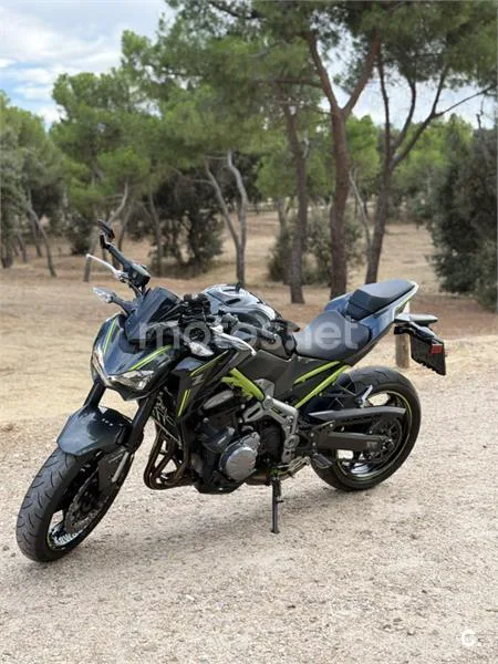Kawasaki Z900 - Vista 1