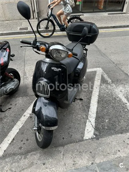 Daelim S1 125 1200 € 2008 Girona - 1