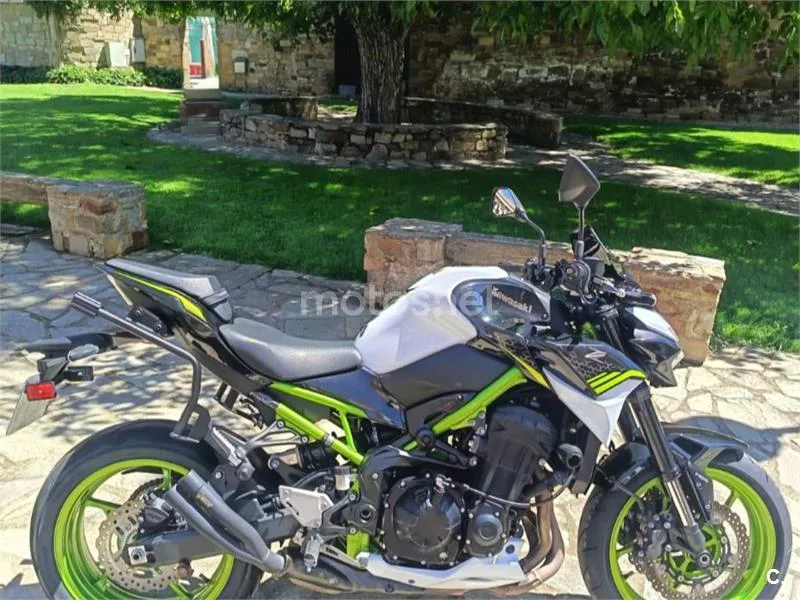 Kawasaki Z900 - Vista 1