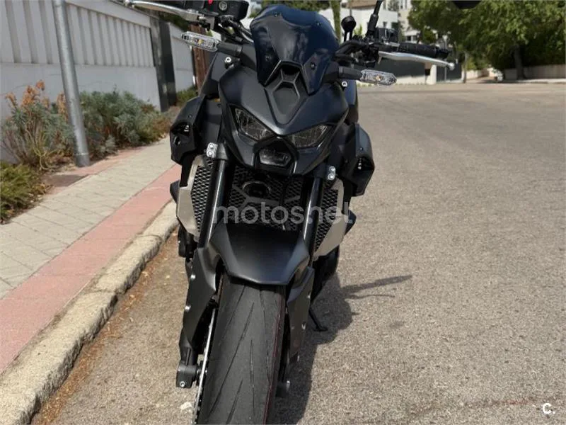 Kawasaki Z900 - Vista 1