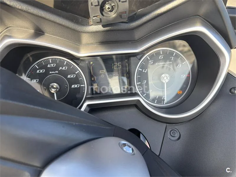 Yamaha XMAX 400 - Vista 1