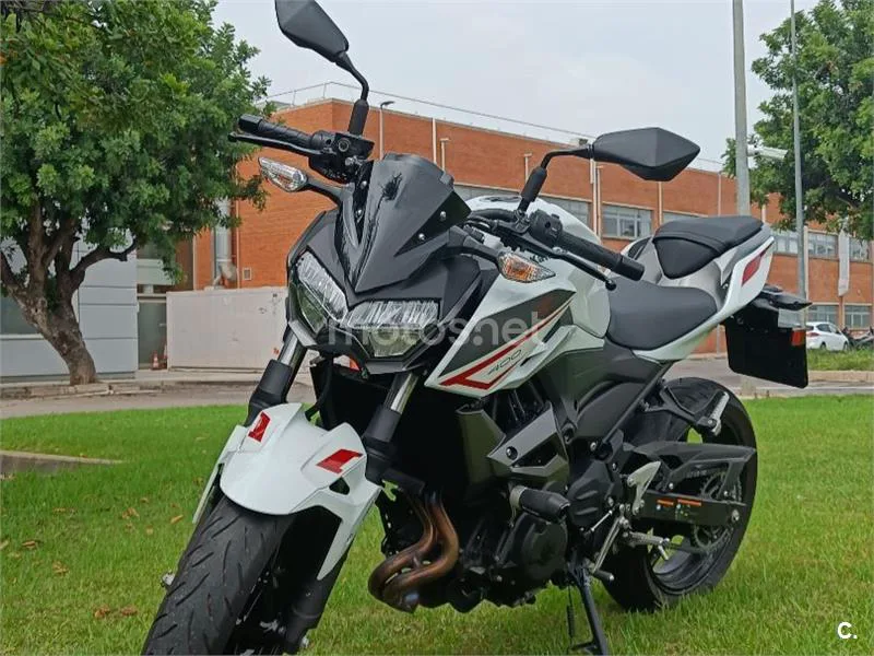 Kawasaki Z400 - Vista 1