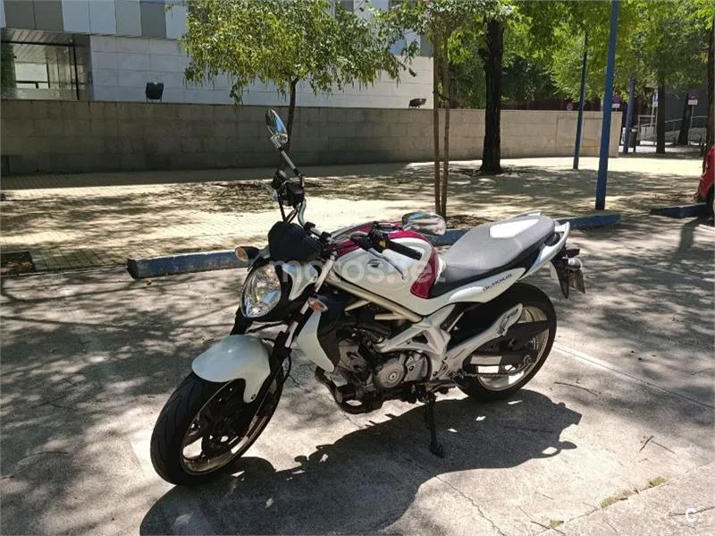 Suzuki Gladius 650 3300 € 2010 Sevilla - 1