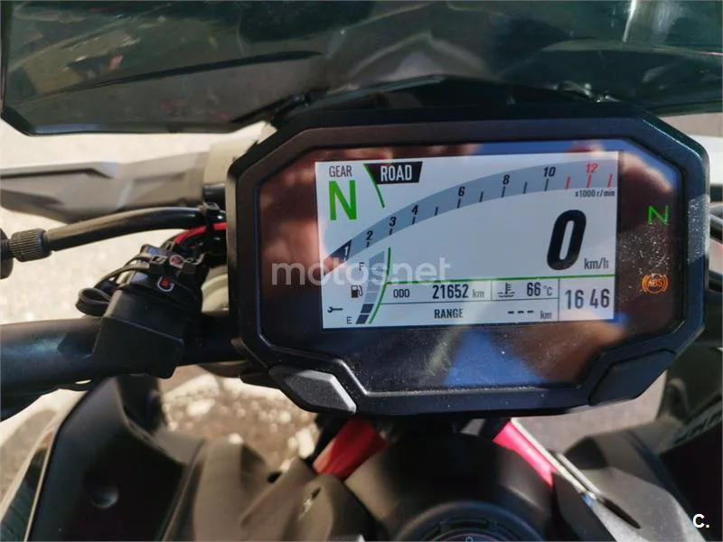 Kawasaki Z900 - Vista 1