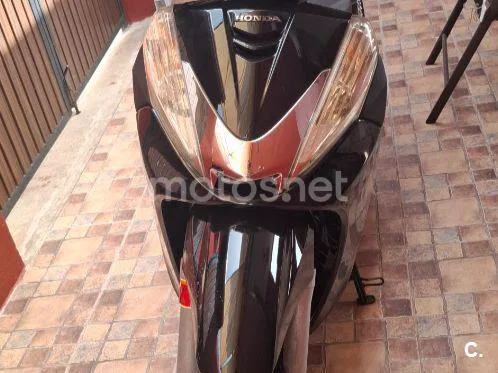 Honda SH300i - Vista 1