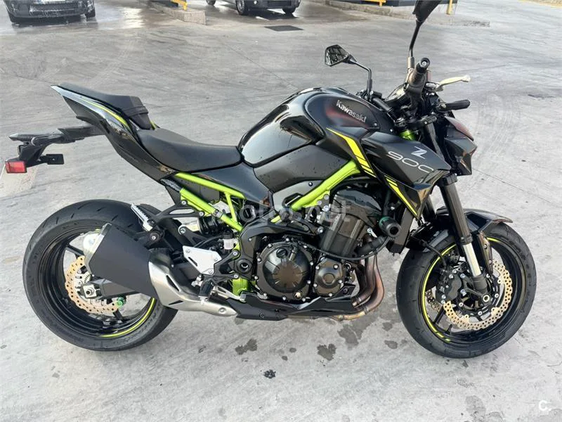 Kawasaki Z900 - Vista 1