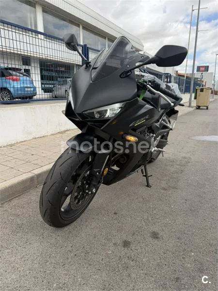 Honda CBR650R E-Clutch - Vista 1