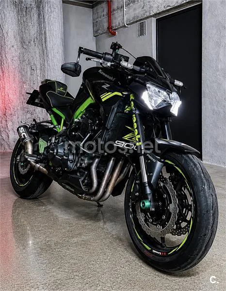 Kawasaki Z900 - Vista 1
