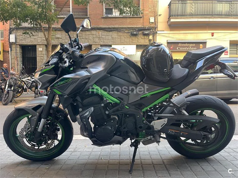 Kawasaki Z900 - Vista 1