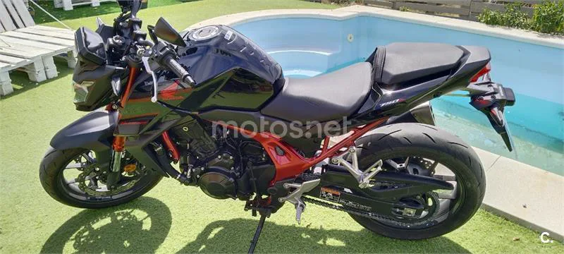 Honda CB750 Hornet - Vista 1