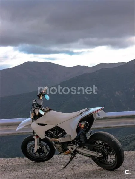 Husqvarna 701 Supermoto - Vista 1