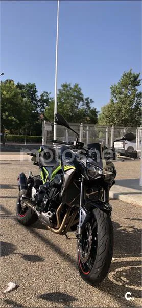 Kawasaki Z900 - Vista 1